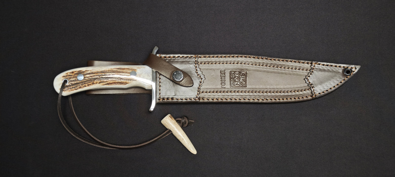 Joker Bowie CC139 livré avec un étui en cuir.