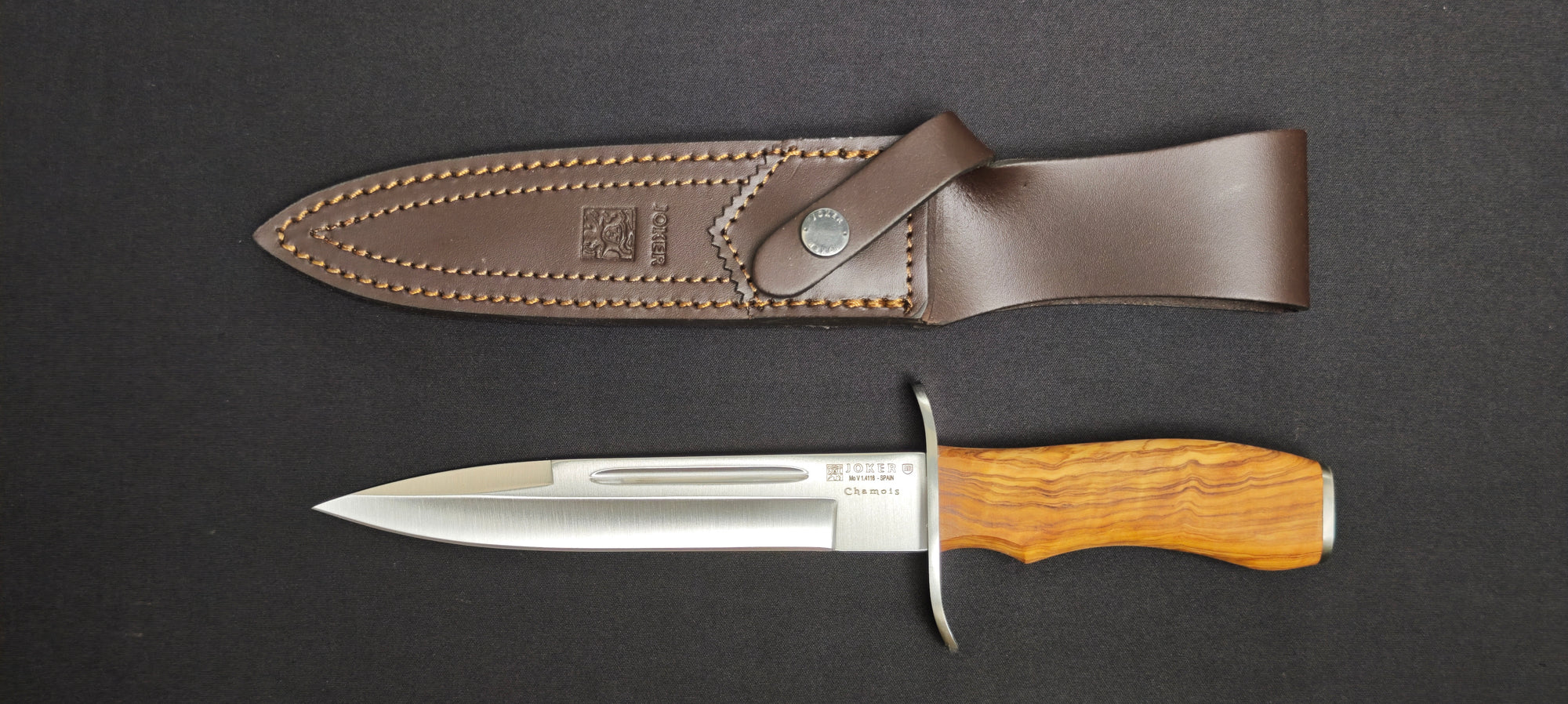 Couteau Joker Chamois CO-32 avec manche en bois d'olivier naturel.