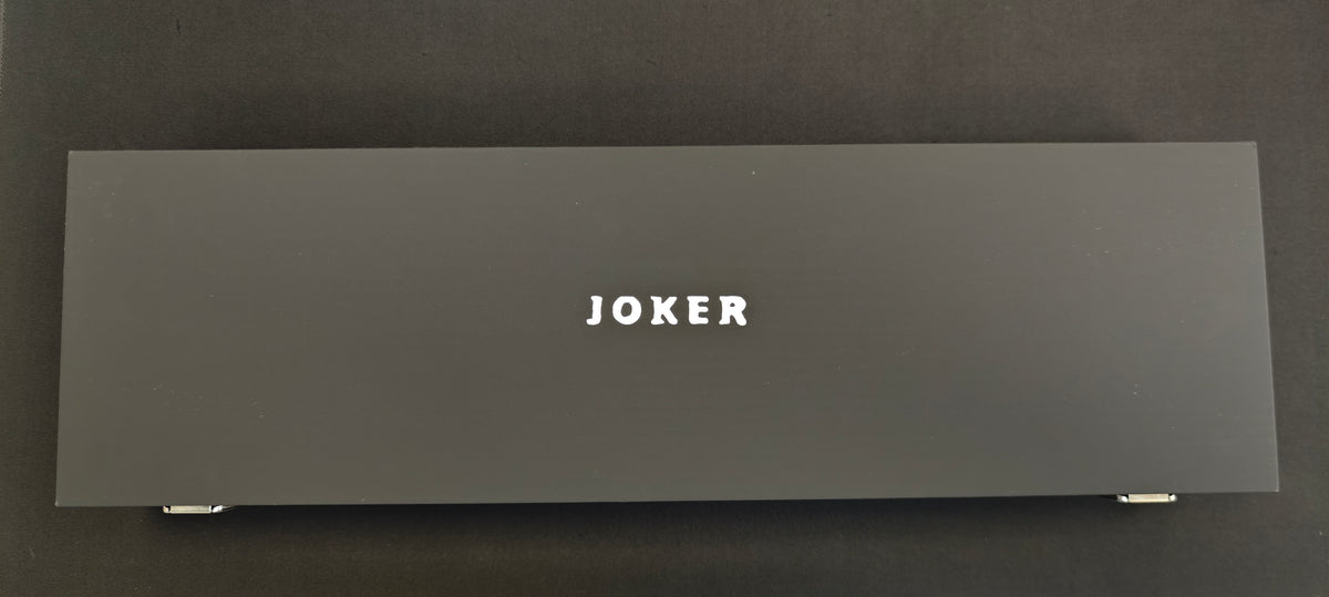 Étui en cuir marron fourni avec le Joker CTJ-101.