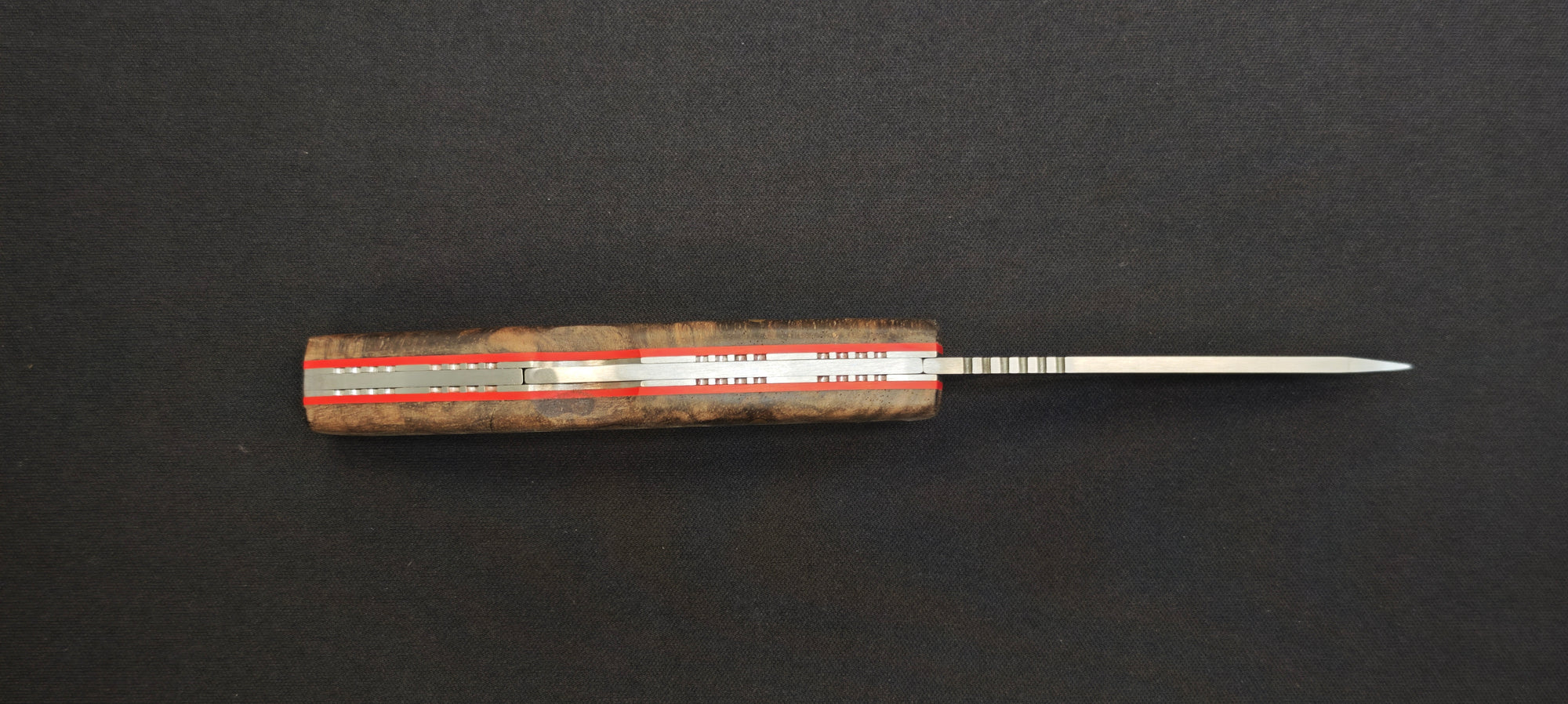 Détail du manche en bois de noyer du Joker Ranchera NN-154.