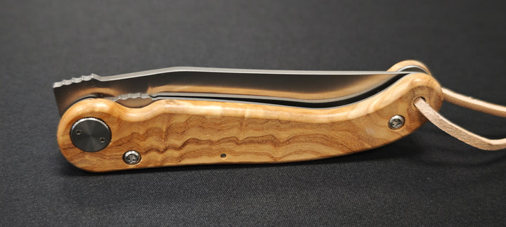 Couteau pliable Baroudeur Laguiole – Manche Bois d’Olivier , Lame Acier inoxydable