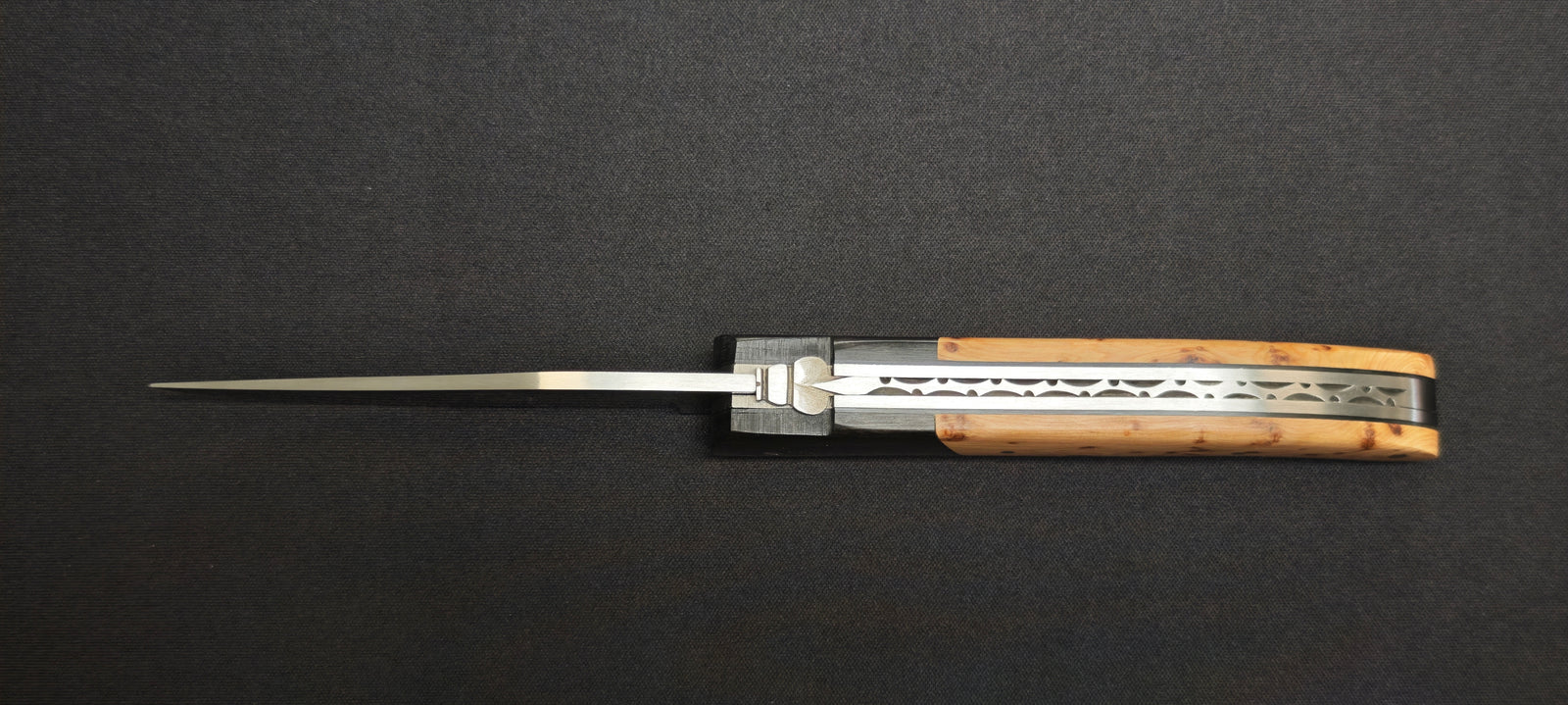 Vue ouverte du couteau de chasse Le Fidèle Laguiole ébène genévrier