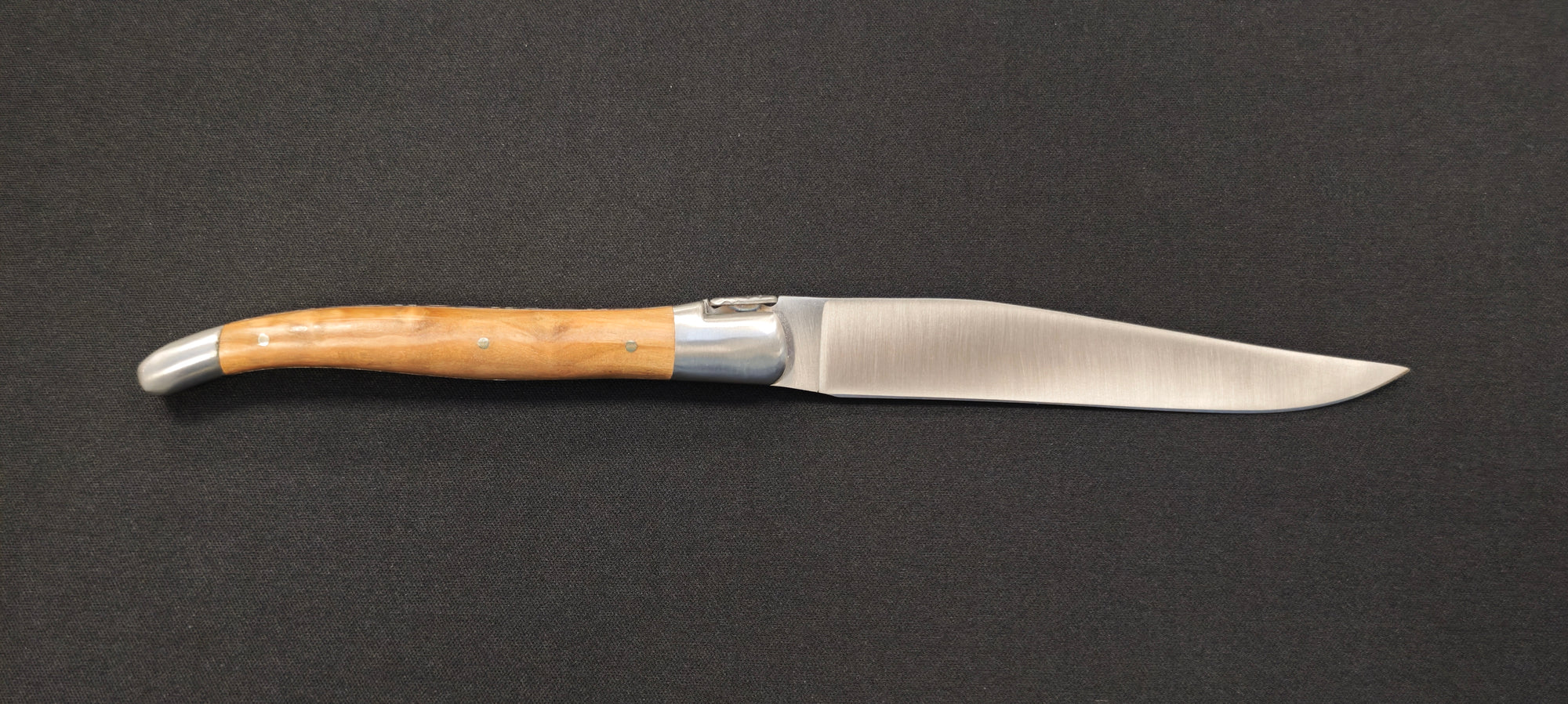 Laguiole en Aubrac 42C12OLIHL Coffret 4 couteaux à steak en bois d'olivier