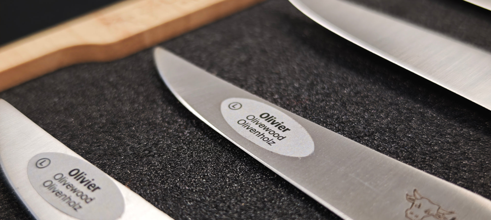 Laguiole en Aubrac 42C12OLIHL Coffret 4 couteaux à steak en bois d'olivier