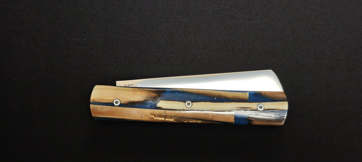 Couteau Le Fidèle Éclat ouvert avec manche bleu et lame inox