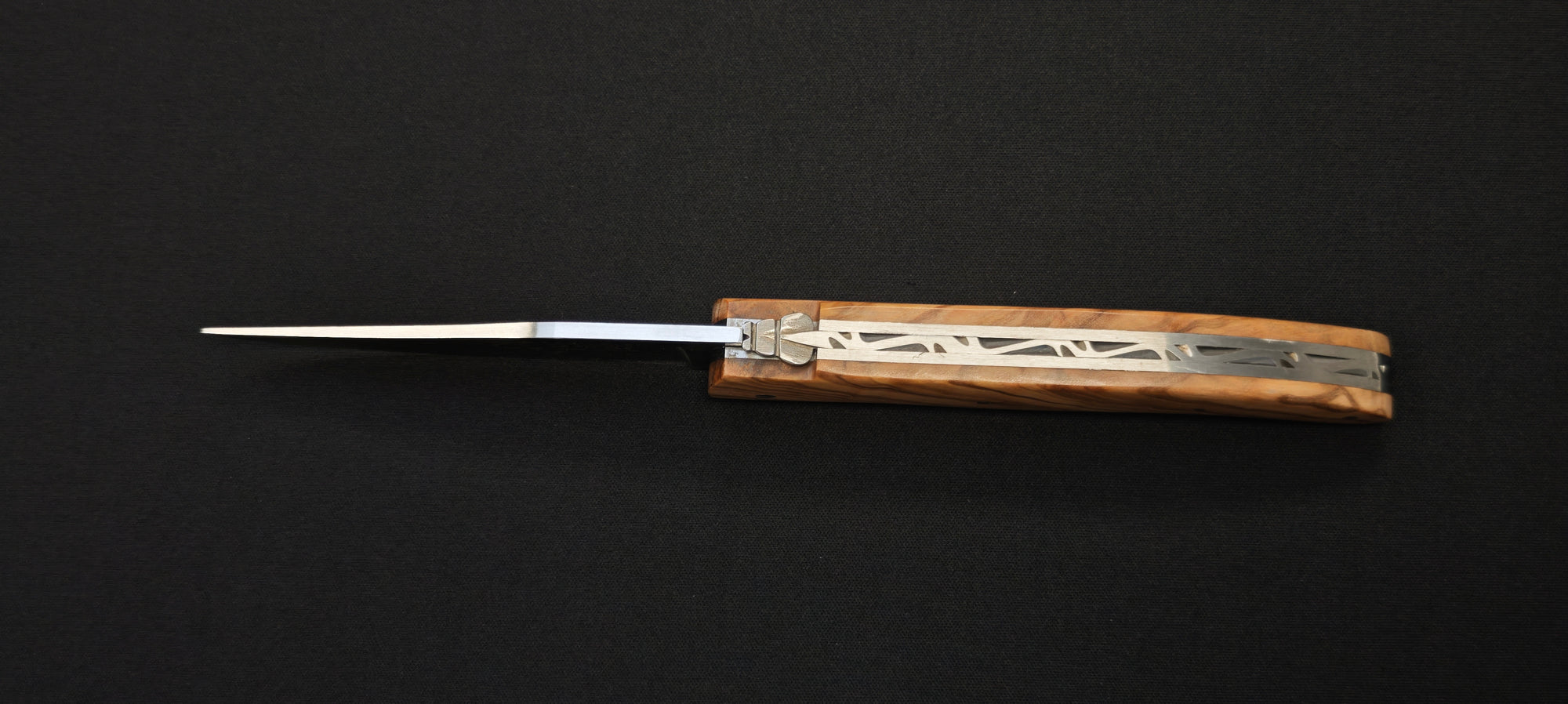 The Fidèle Laguiole full-handled olive wood hunting knife + Raw tempered blade