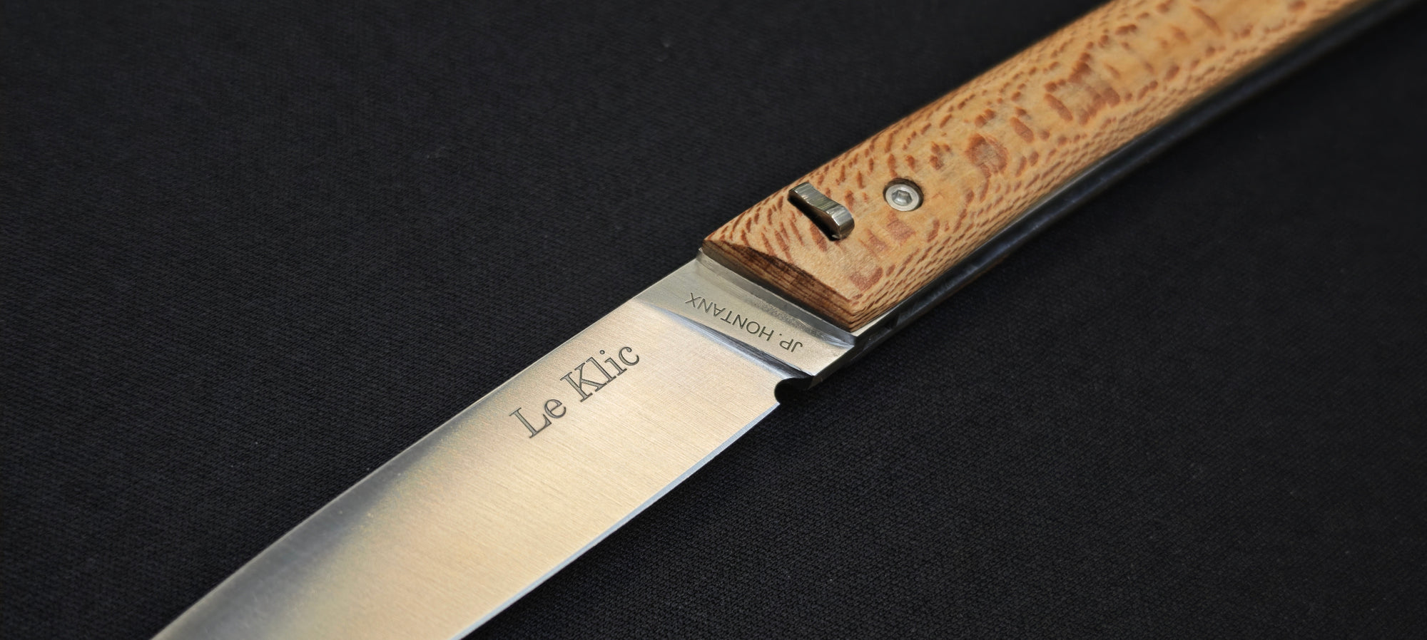 Le Klic JP Hontanx – Couteau pliant - Manche Platane – Lame inox 12C27N