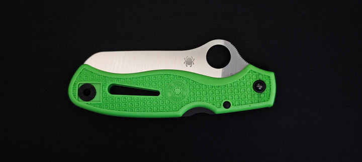 Spyderco C89FSGR Atlantic Salt LC200N Couteau de poche – dentelé, manche FRN vert
