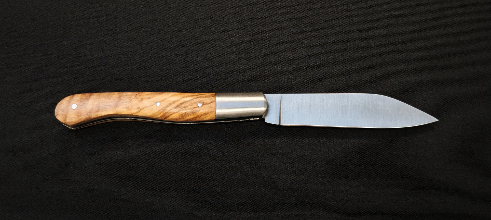 L'Aurillac par le Fidèle - Couteau pliant de poche manche en bois d'olivier - Ref : AUOL