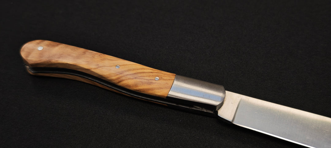 L'Aurillac par le Fidèle - Couteau pliant de poche manche en bois d'olivier - Ref : AUOL
