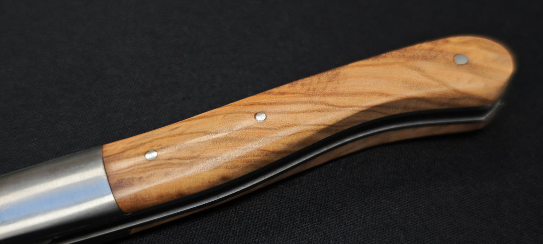 L'Aurillac par le Fidèle - Couteau pliant de poche manche en bois d'olivier - Ref : AUOL