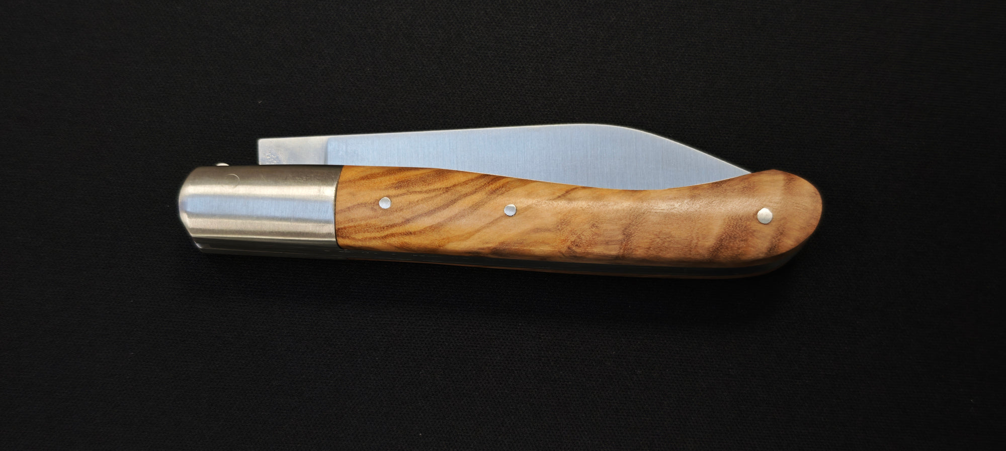 L'Aurillac par le Fidèle - Couteau pliant de poche manche en bois d'olivier - Ref : AUOL