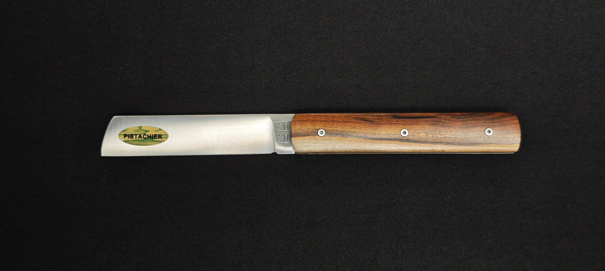Couteau pliant Le Fidèle 20/20 VVPI avec manche en bois de pistachier.