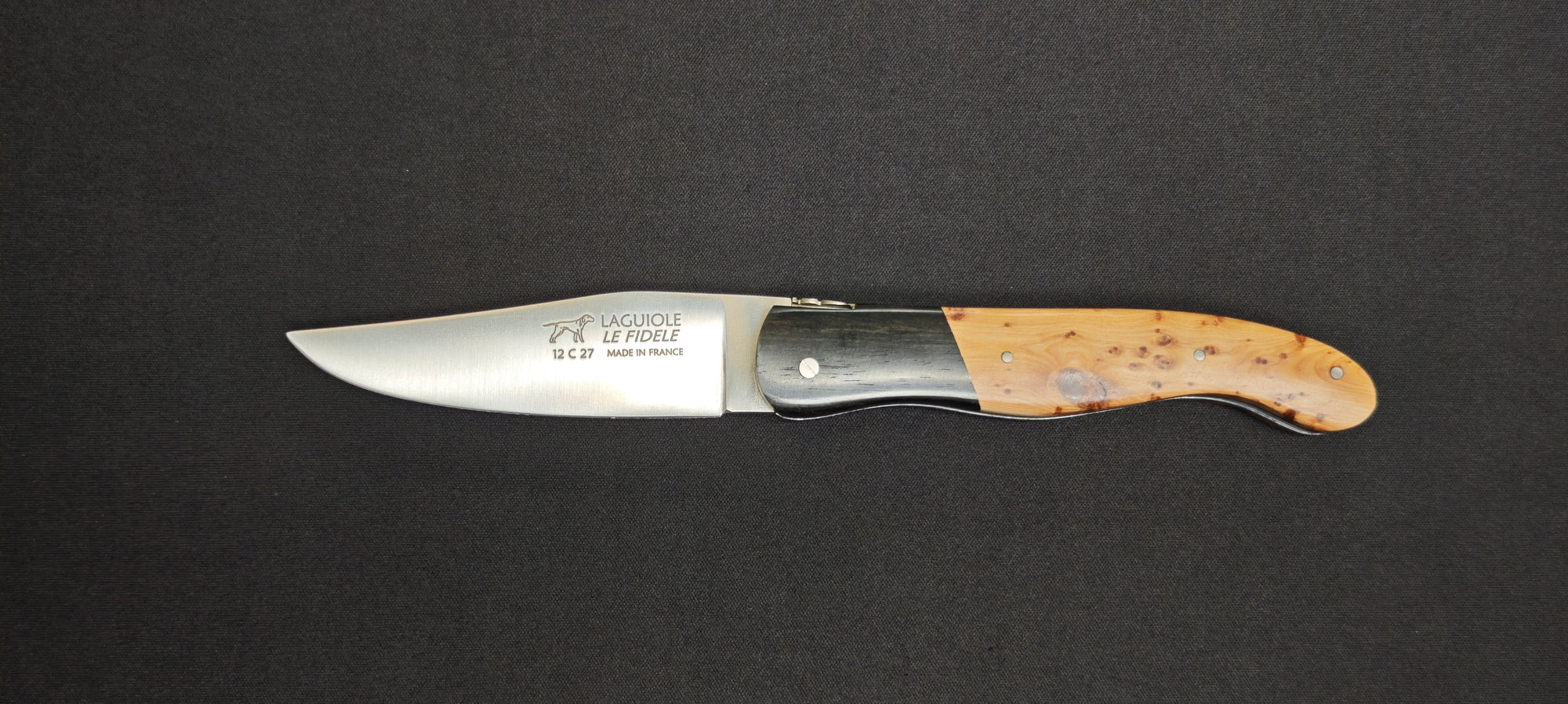 Couteau de chasse pliant Le Fidèle Laguiole avec manche en ébène et genévrier