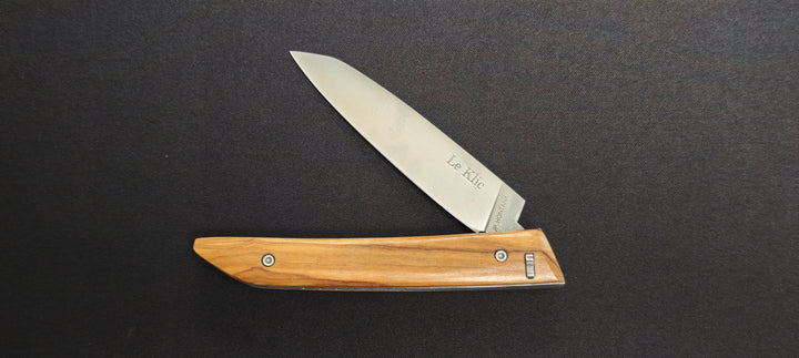 Couteau pliant Le Klic JP Hontanx avec manche en bois de chêne.