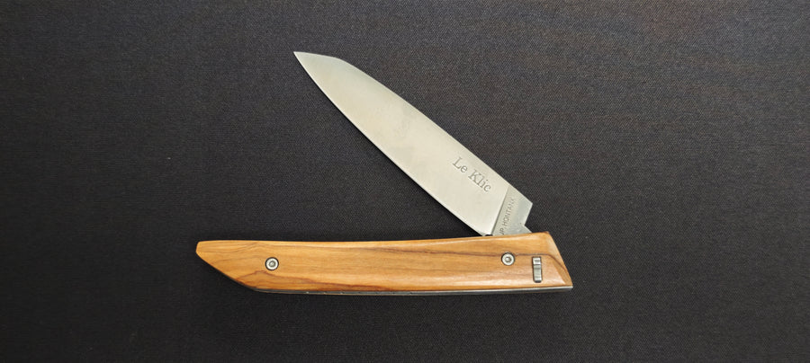 Couteau pliant Le Klic JP Hontanx avec manche en bois de chêne.