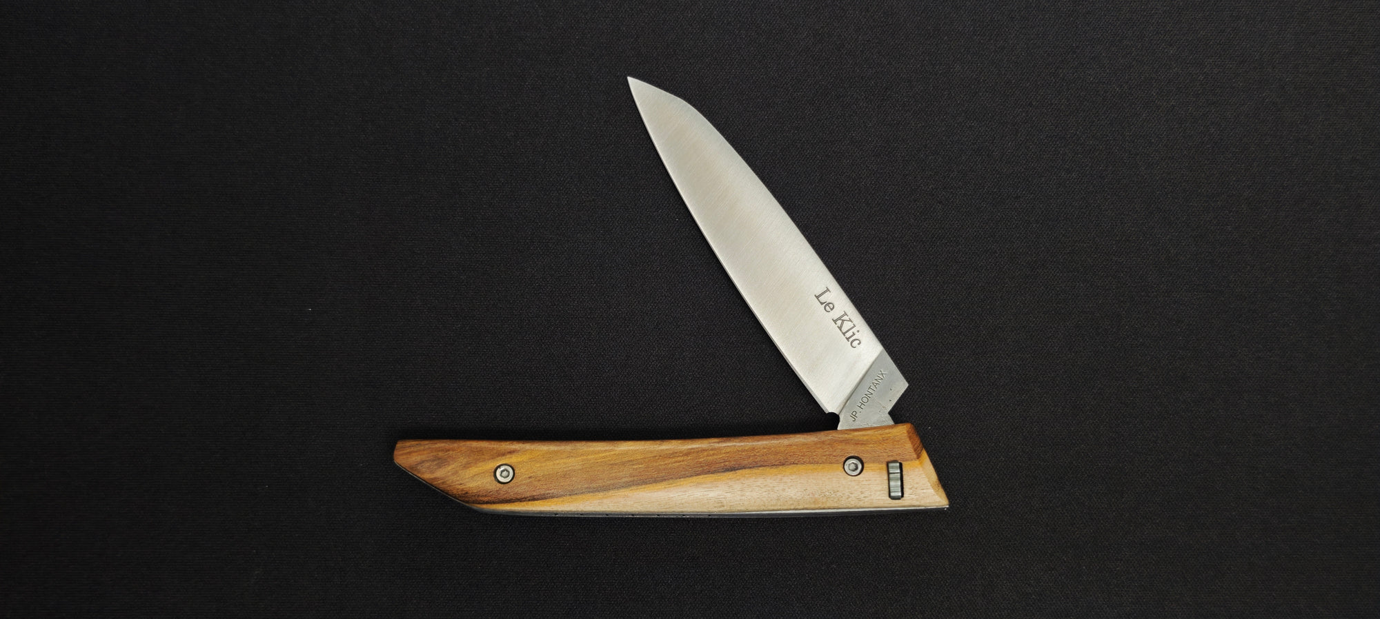 Couteau pliant Le Klic JP Hontanx avec manche en bois de pistachier.