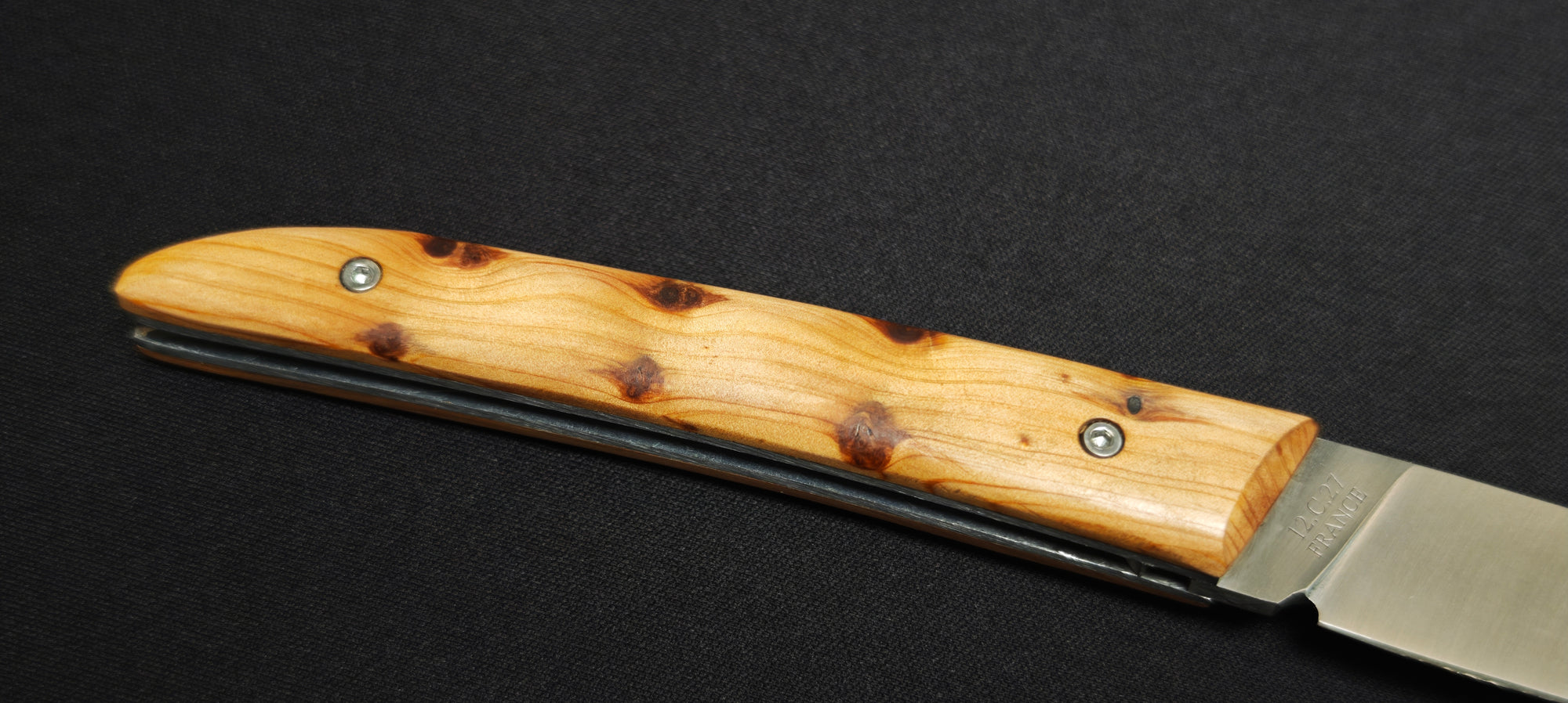 Couteau Le Klic JP ouvert avec lame inox 12C27N
