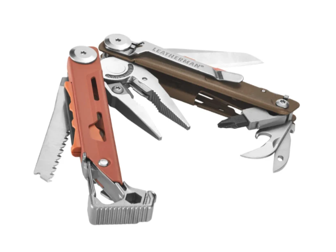 Lame Reverse Tanto partiellement dentelée du Leatherman Signal.