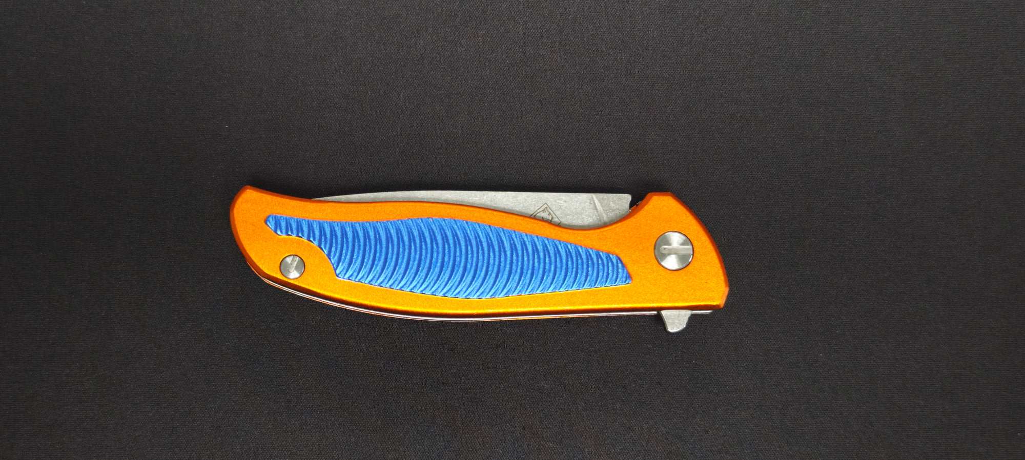 Manche en aluminium bicolore orange et bleu du Puma Tec 306613.
