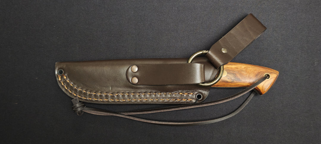 Détail du manche en bois d'olivier du Joker Ranger.