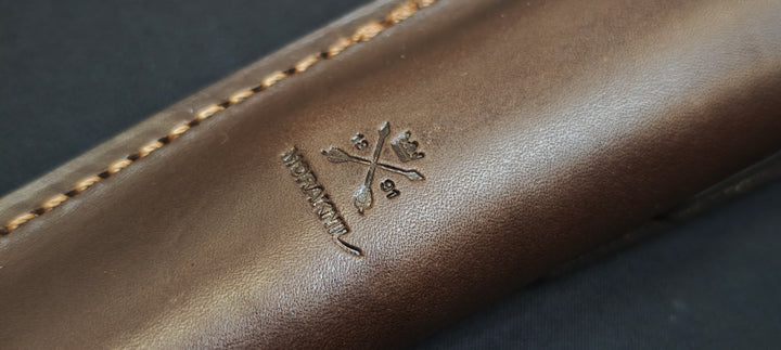 Morakniv Garberg Grand BlackBlade C 14640 – Couteau Bushcraft Pleine Soie Acier Carbone + Étui Cuir (Manche Marron)