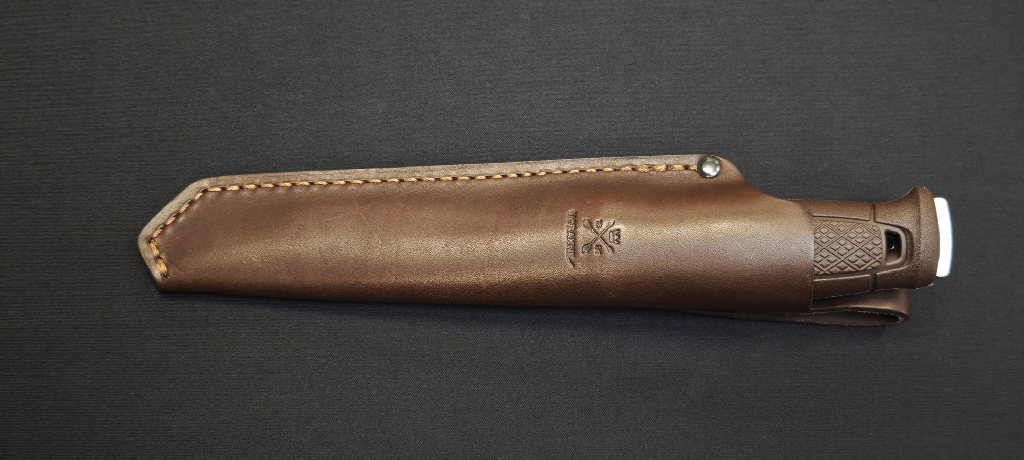 Morakniv Garberg Grand S 14641 – Couteau Bushcraft Pleine Soie Acier Inox 14C28N + Étui Cuir (Manche Polymère Marron)