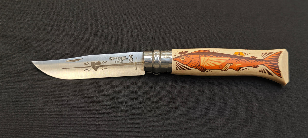 Illustration d’un espadon sur le manche du couteau Opinel Jeremy Fish.