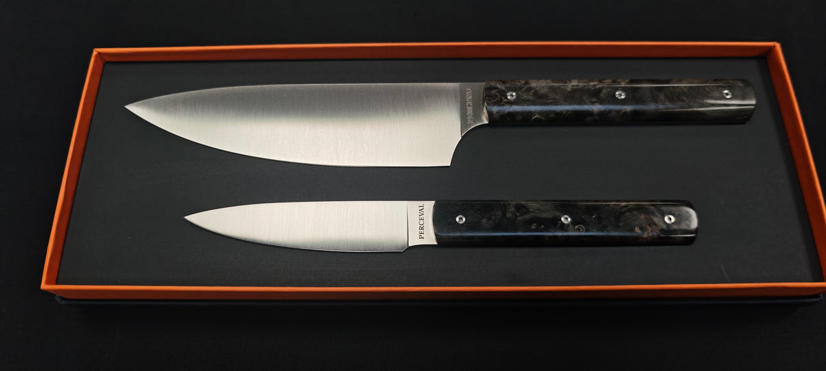 Set de deux couteaux de cuisine Perceval 9.47 avec manches en bouleau noir stabilisé.