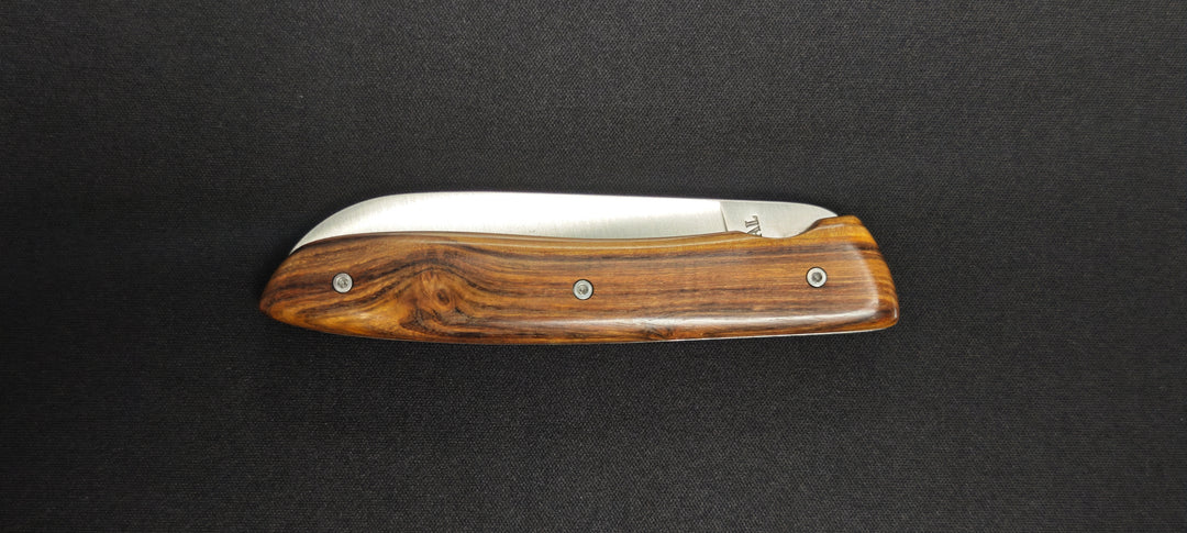Finition soignée du couteau pliant Perceval L08.