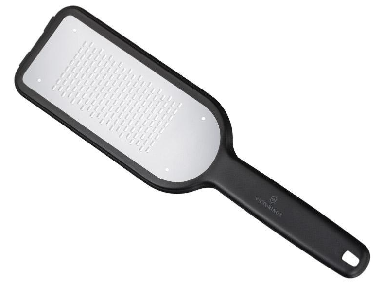 Râpe fine Victorinox pour fromage à pâte dure.