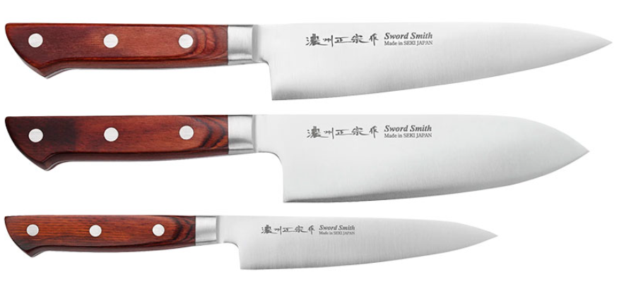 Coffret Satake HG8354 avec trois couteaux de cuisine.