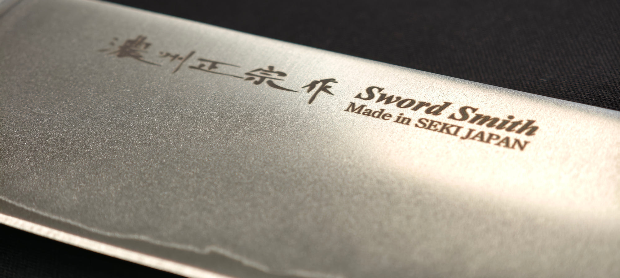 Couteau Santoku Satake avec lame VG-10 en trois couches.