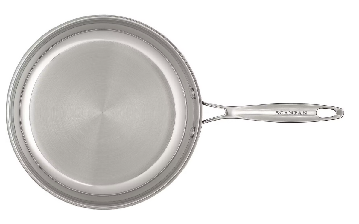 Poêle à frire SCANPAN Impact avec fond sandwich de 6,4 mm.