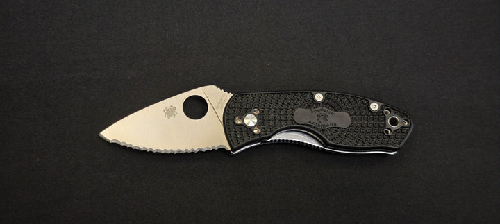 Spyderco C148SBK Ambitious Lightweight Couteau de poche dentelé noir