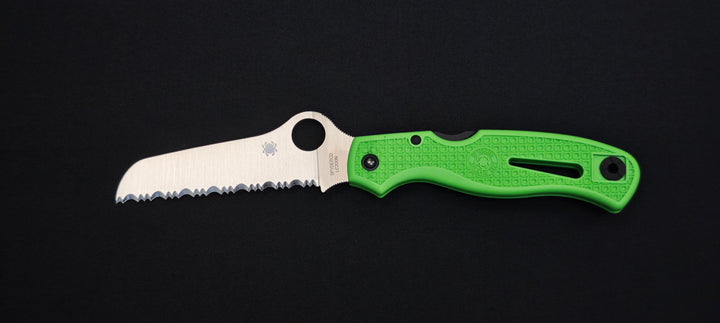Spyderco C89FSGR Atlantic Salt LC200N Couteau de poche – dentelé, manche FRN vert