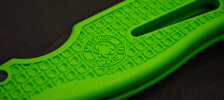 Spyderco C89FSGR Atlantic Salt LC200N Couteau de poche – dentelé, manche FRN vert