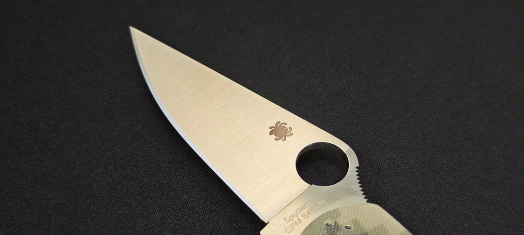 Spyderco Paramilitary 2 Camo Black C81GPCMOBK2 – Couteau pliant tactique EDC, lame CPM S45VN DLC, poignées G‑10 camouflage – compression lock, USA