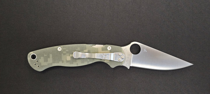 Spyderco Paramilitary 2 Camo Black C81GPCMOBK2 – Couteau pliant tactique EDC, lame CPM S45VN DLC, poignées G‑10 camouflage – compression lock, USA