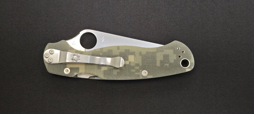 Spyderco Paramilitary 2 Camo Black C81GPCMOBK2 – Couteau pliant tactique EDC, lame CPM S45VN DLC, poignées G‑10 camouflage – compression lock, USA