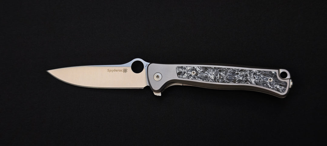 Spyderco Slym C271TIP — Couteau de poche titane & fibre de carbone, lame M390