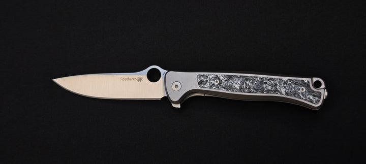 Spyderco Slym C271TIP — Couteau de poche titane & fibre de carbone, lame M390