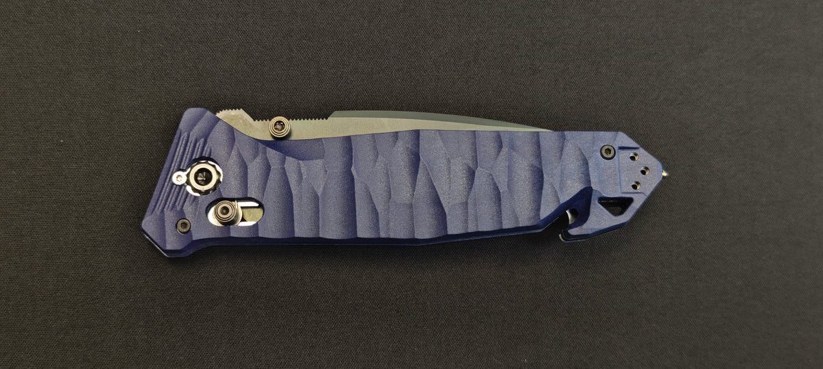 Coupe-sangle intégré au couteau TB Outdoor C.A.C. S200.