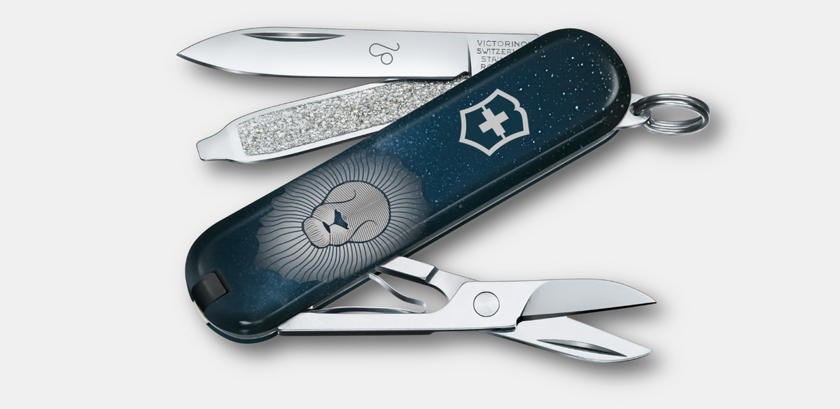 Couteau suisse Victorinox Classic SD Lion référence 0.6223.2LEO.