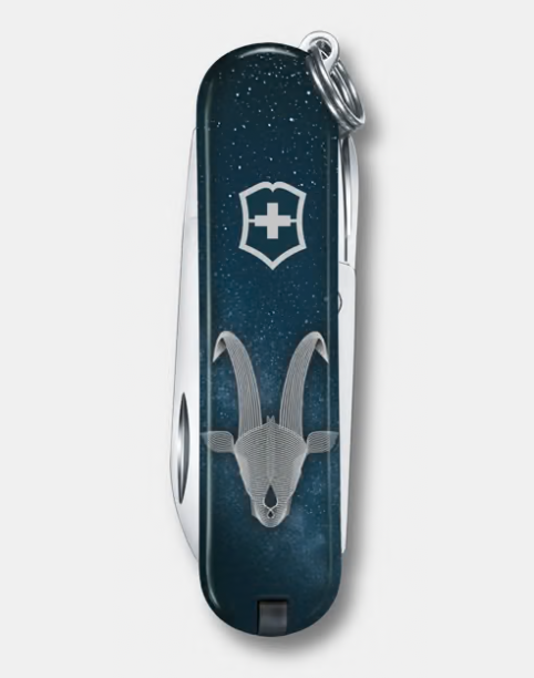 Couteau suisse Victorinox Capricorne avec manche bleu.