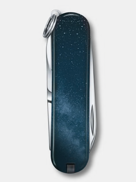 Vue du Victorinox Classic SD Gémeaux avec ses outils ouverts.