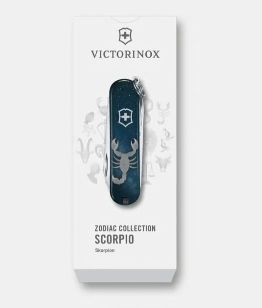 Vue du Victorinox Classic SD Scorpion avec ses outils ouverts.