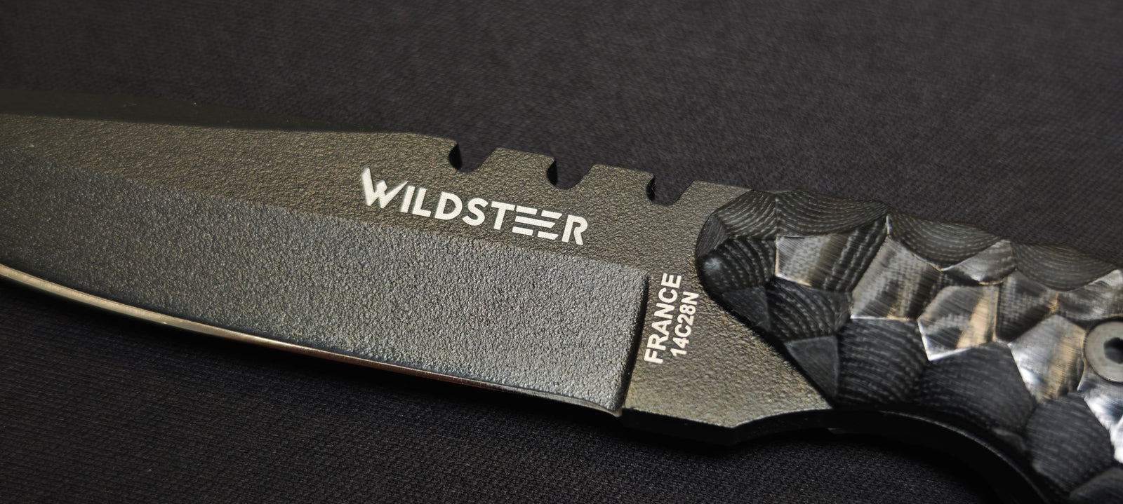 Couteau Baby Wild Wildsteer édition numérotée 26/40 avec manche Micarta noir toxifié