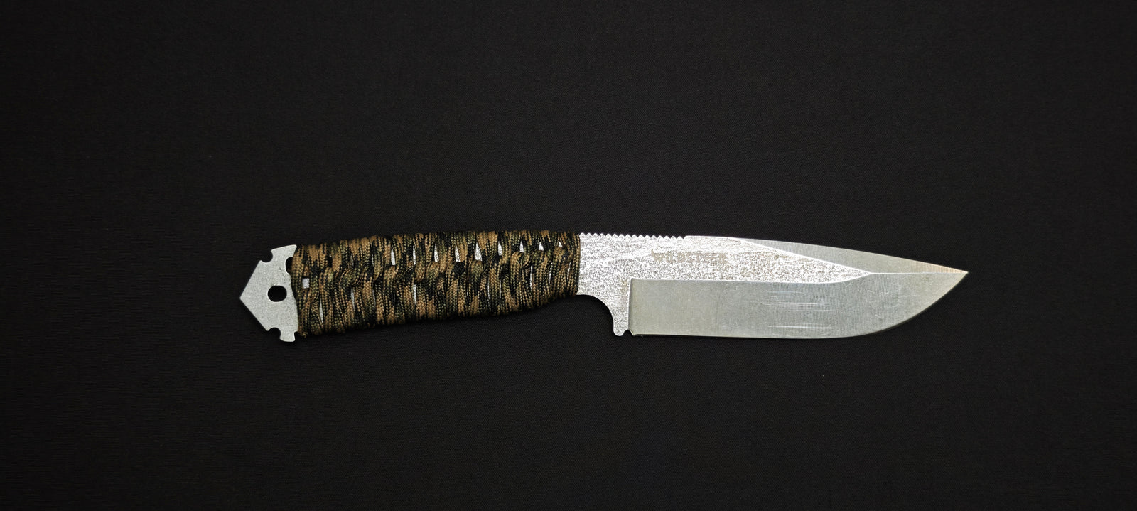 Manche paracorde kaki et noire Wildsteer NG69.