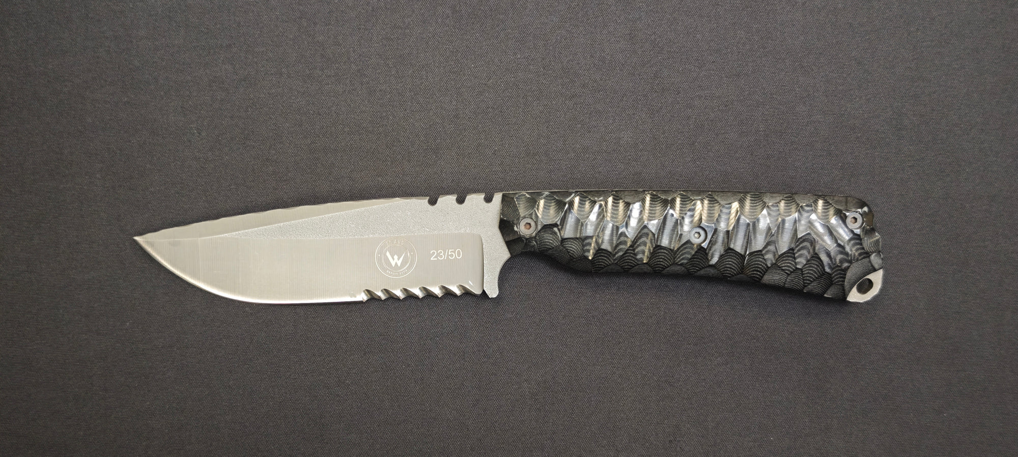 Wildsteer SKELET avec lame noire en acier X46Cr13.